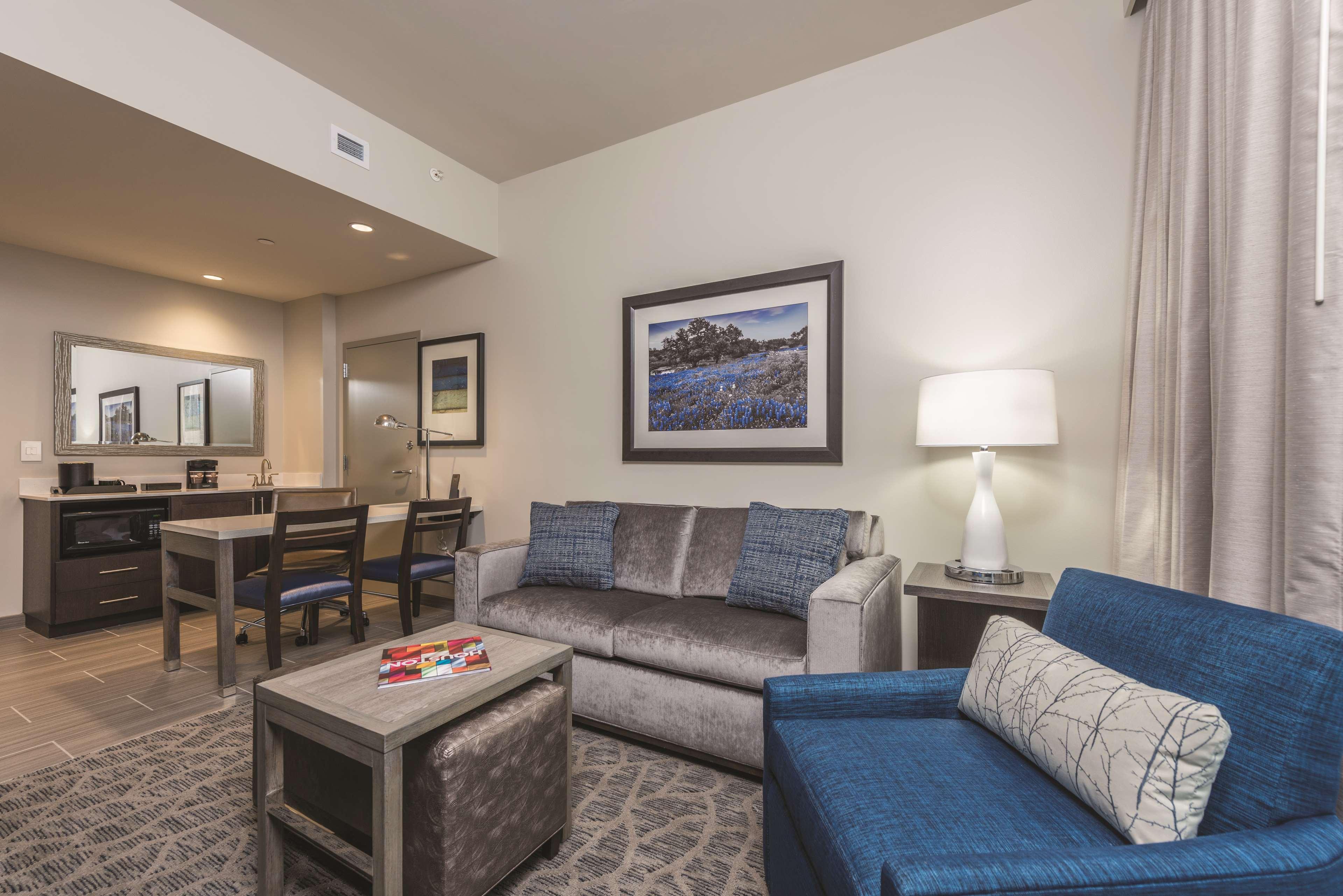 Embassy Suites By Hilton The Woodlands Eksteriør bilde
