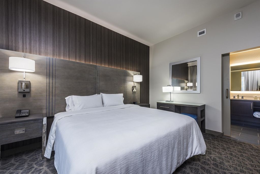 Embassy Suites By Hilton The Woodlands Rom bilde
